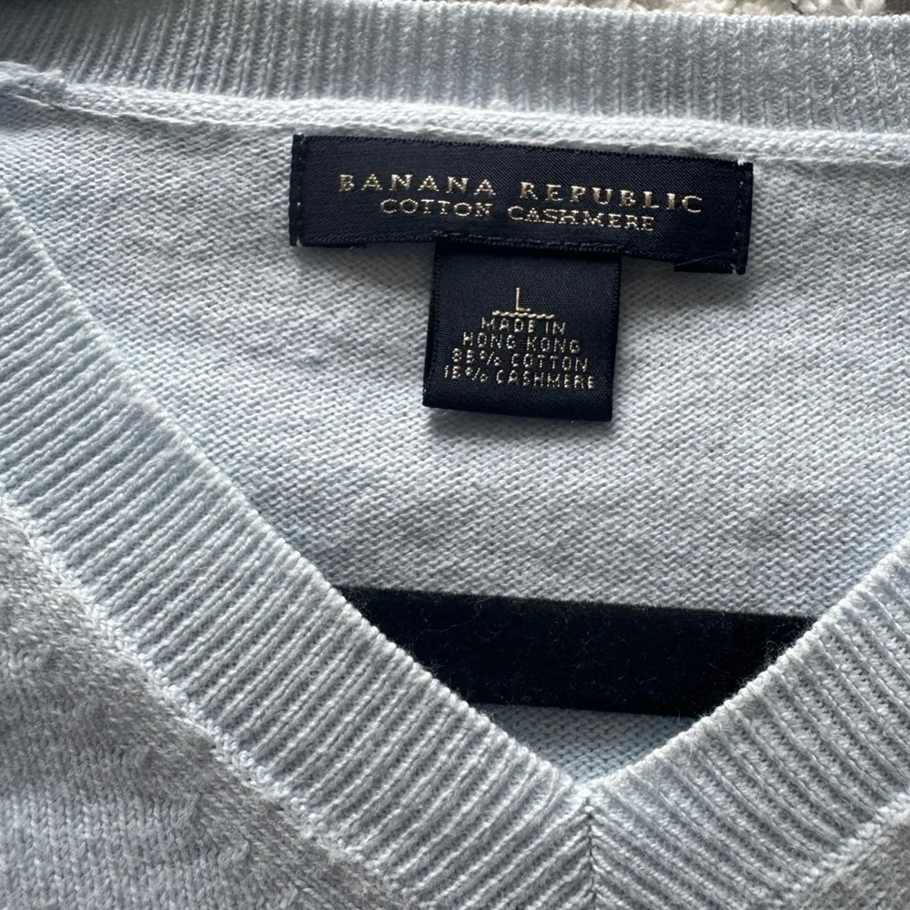 Banana Republic Men’s Light Blue Cotton Cashmere V-Neck Large Sweater